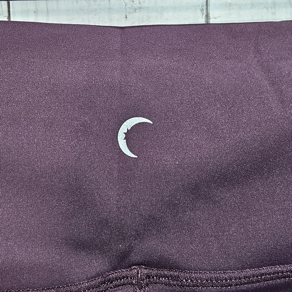 Zyia Active Women's Size 8-10 High Rise Crop Side Pocket Leggings Plum Purple. - Picture 5 of 7